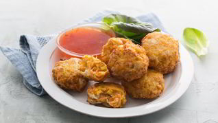 Куриные пирожки со сладкой кукурузой