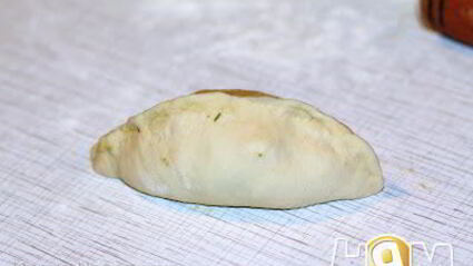 печеные пирожки с жареной капустой и яйцом