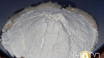 печеные пирожки с жареной капустой и яйцом