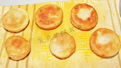 пирожки бомбочки с помидорами и сыром