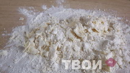 пирожки из песочного теста с клубникой