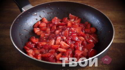 пирожки из песочного теста с клубникой