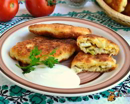 Пирожки из творожного теста с капустой и яйцом