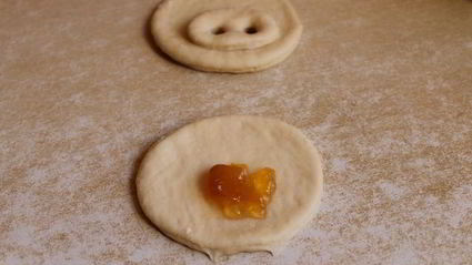 пирожки с абрикосовым конфитюром
