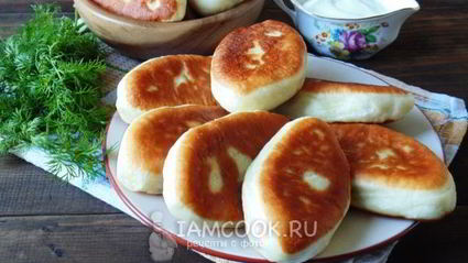 пирожки с горохом, жареные на сковороде