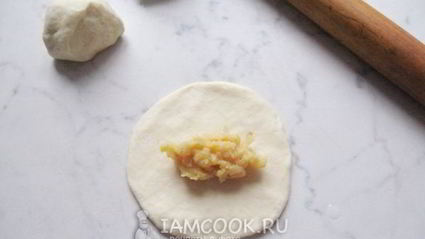 пирожки с горохом, жареные на сковороде