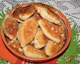 Пирожки с капустой и сосисками