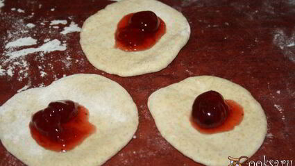 пирожки с капустой и сосисками