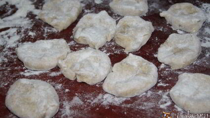 пирожки с капустой и сосисками