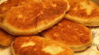 Пирожки с картофелем на сковороде