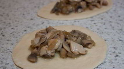пирожки с курицей и грибами