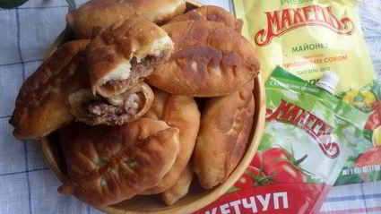 пирожки с мясом и рисом