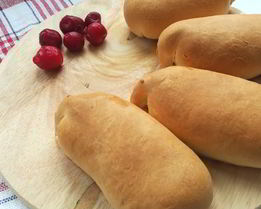 Пирожки с творогом и вишней