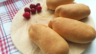 Пирожки с творогом и вишней