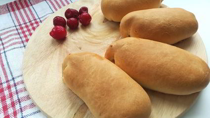 пирожки с творогом и вишней