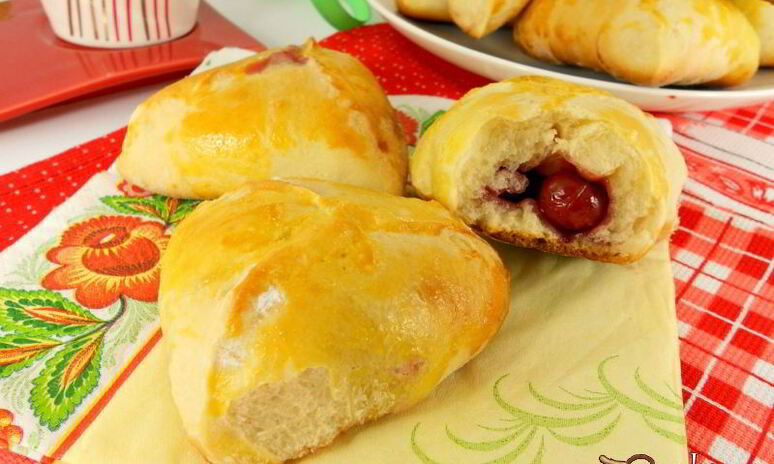 Рецепт пирожков с вишней духовые