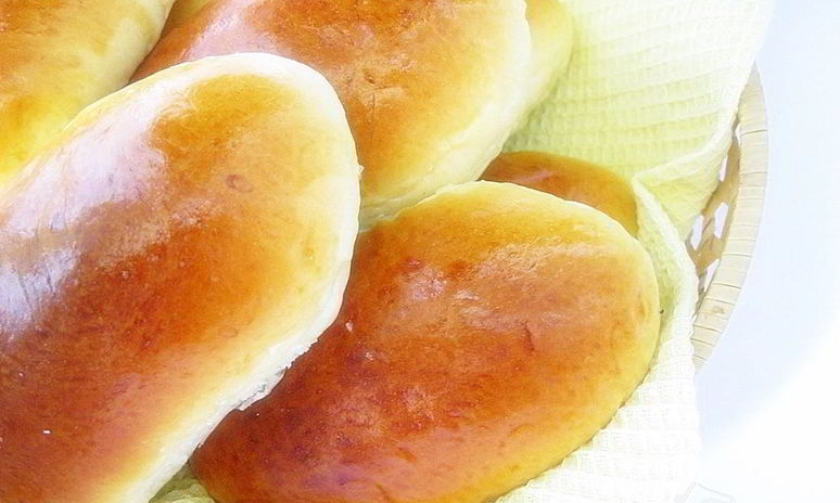 Рецепт пирожков с вишней и черной смородиной