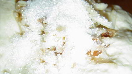 пирожки с яблоками и изюмом на сковороде