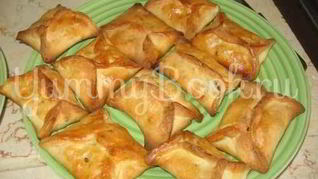 Пирожки с яблоками, орехами и курагой