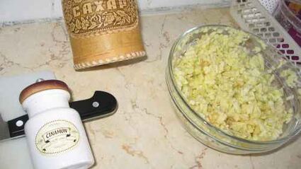 пирожки с яблоками, орехами и курагой