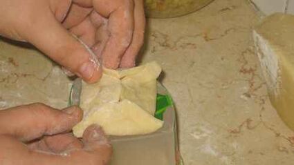 пирожки с яблоками, орехами и курагой