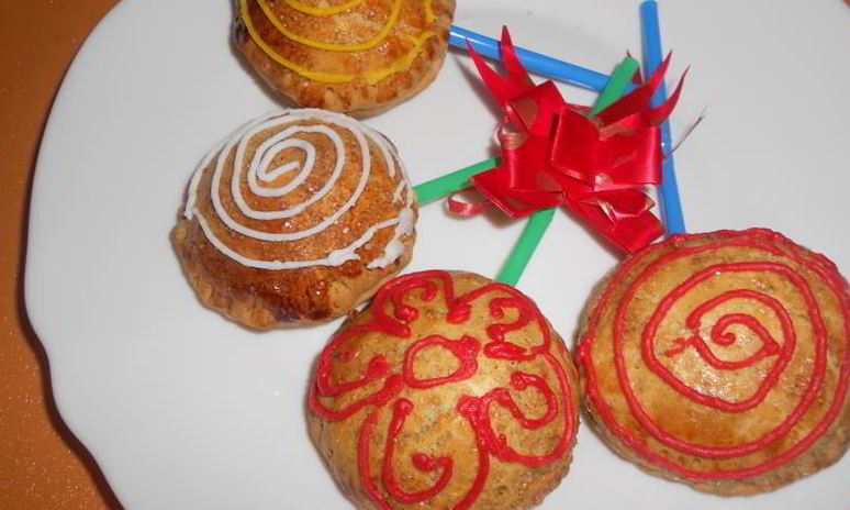 Рецепт пирожков с ягодами на палочках