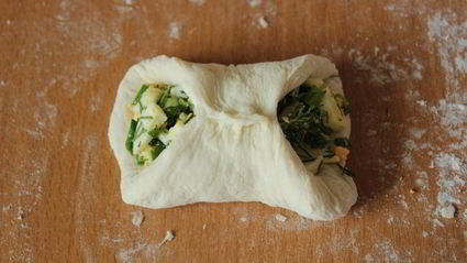 пирожки с яйцом и пряной зеленью