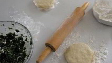 пирожки со шпинатом и сыром фета