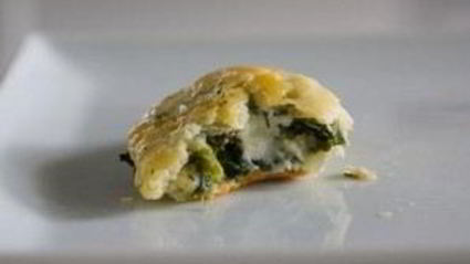 пирожки со шпинатом и сыром фета