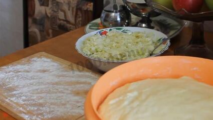 пирожки в мультиварке с капустой