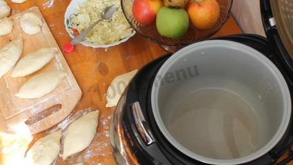 пирожки в мультиварке с капустой