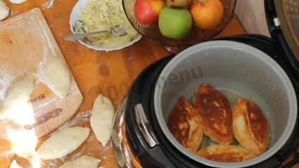 пирожки в мультиварке с капустой