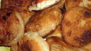 Пирожки жареные с творогом и помидорами