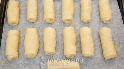 постные слоеные пирожки с квашеной капустой