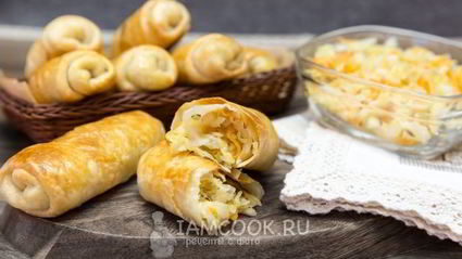 постные слоеные пирожки с квашеной капустой