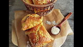 Слоеные пирожки с мясом и грибами