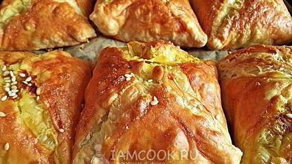 слоеные пирожки с мясом и грибами