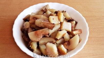 слоеные пирожки с мясом и грибами