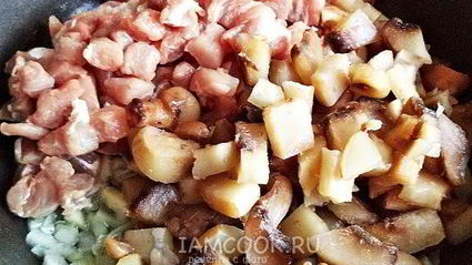 слоеные пирожки с мясом и грибами