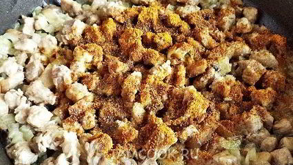 слоеные пирожки с мясом и грибами