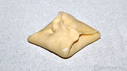 слоеные пирожки с тунцом