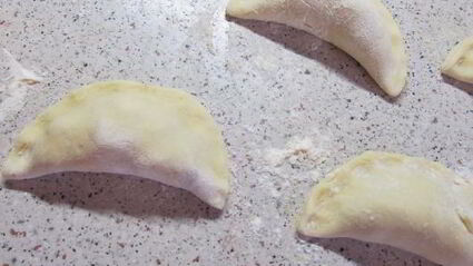 творожные пирожки с яблоком и корицей