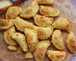 Закусочные пирожки с тунцом и сыром Джюгас