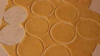 закусочные пирожки с тунцом и сыром джюгас