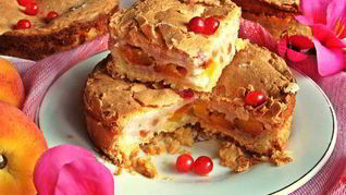 Нежное пирожное с персиками