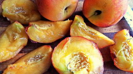 нежное пирожное с персиками