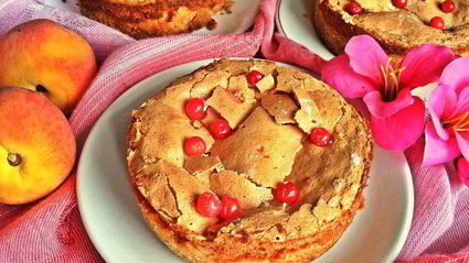 нежное пирожное с персиками