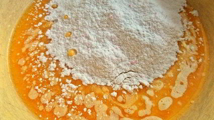 нежное пирожное с персиками