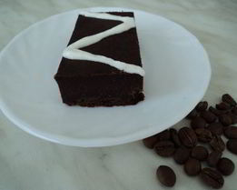 Пирожное Черный шоколад со взбитыми сливками