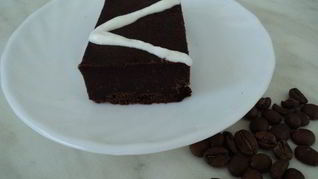 Пирожное Черный шоколад со взбитыми сливками